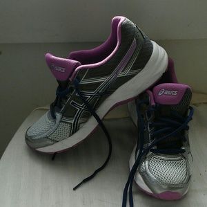 New 6 1/2 WIDE!!!! OASICS NEW ALMOST